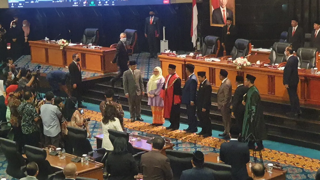 Rany Mauliani dari Fraksi Partai Gerindra dan Khoirudin dari Fraksi PKS resmi menjabat sebagai Wakil Ketua DPRD DKI Jakarta. (Merdeka.com/Bachtiarudin Alam)