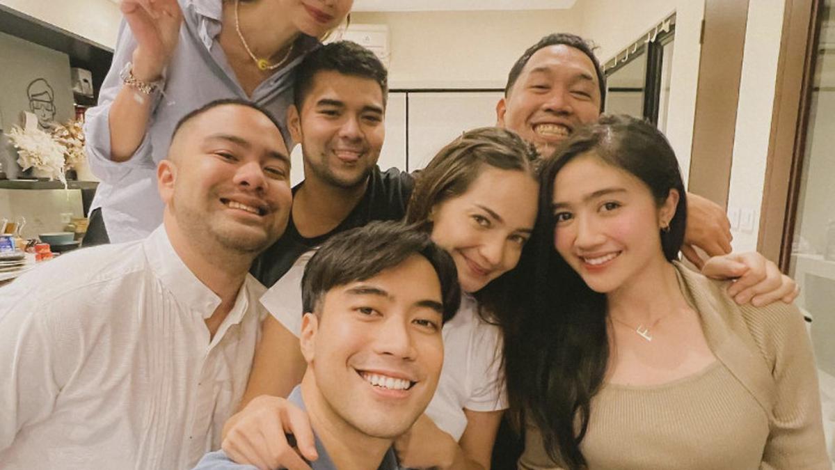 Potret Ruang Tamu Rumah Vidi Aldiano, Ada Hiasan yang Terinspirasi dari Sheila Dara