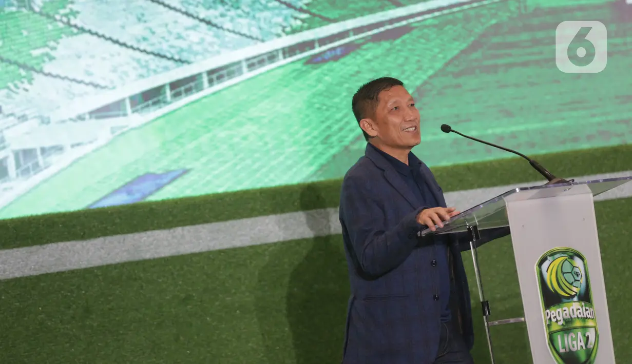Direktur Utama PT Liga Indonesia Baru (LIB), Ferry Paulus mengatakan pihaknya terus berupaya menghadirkan teknologi Video Assistant Referee (VAR) di Liga 2 untuk musim depan atau 2025/2026. (Liputan6.com/Helmi Fithriansyah)