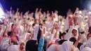 Anak yatim piatu mengikuti buka bersama yang diselenggarakan oleh anggota Himpunan Bank-Bank Negara (Himbara) di JCC, Jakarta, Kamis (2/7). Himbara menggelar buka bersama 3.500 anak yatim piatu se-Jabodetabek. (Liputan6.com/Faizal Fanani)