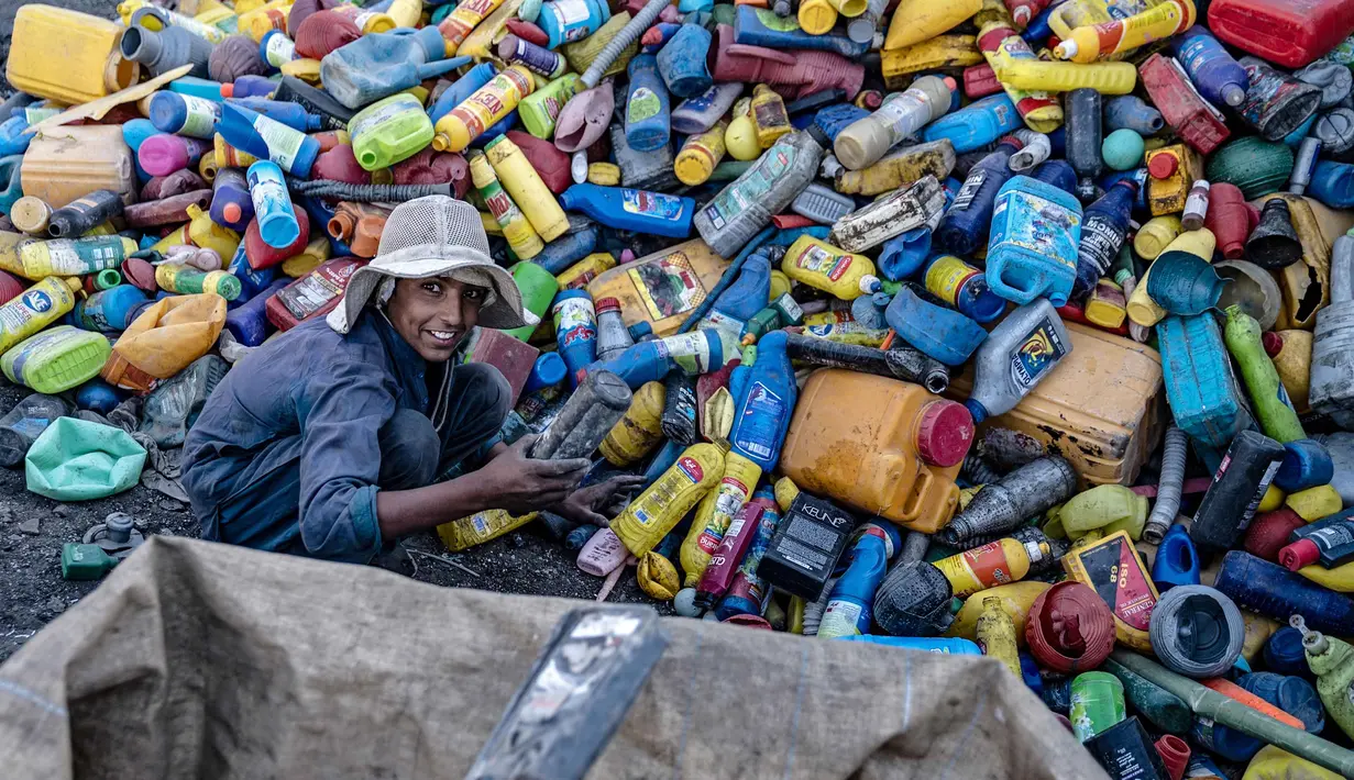 Perwakilan dari 175 negara berkumpul di Jenewa, Swiss, untuk mengikuti babak akhir perundingan Perserikatan Bangsa-Bangsa (PBB) yang bertujuan mengakhiri polusi plastik global. (Wakil KOHSAR/AFP)