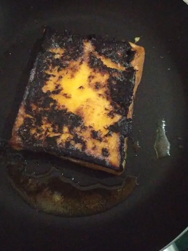 6 Potret Roti Gosong Ini Bikin Enggak Napsu Makan, Masih Doyan?