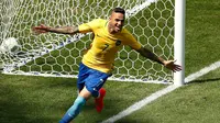 Pemain Brasil, Luan, merayakan gol yang dicetaknya ke gawang Honduras pada laga perempat final Olimpiade 2016 di Stadion Maracana, Rio de Janeiro, Brasil, Rabu (17/8/2016). (AFP/Odd Andersen)