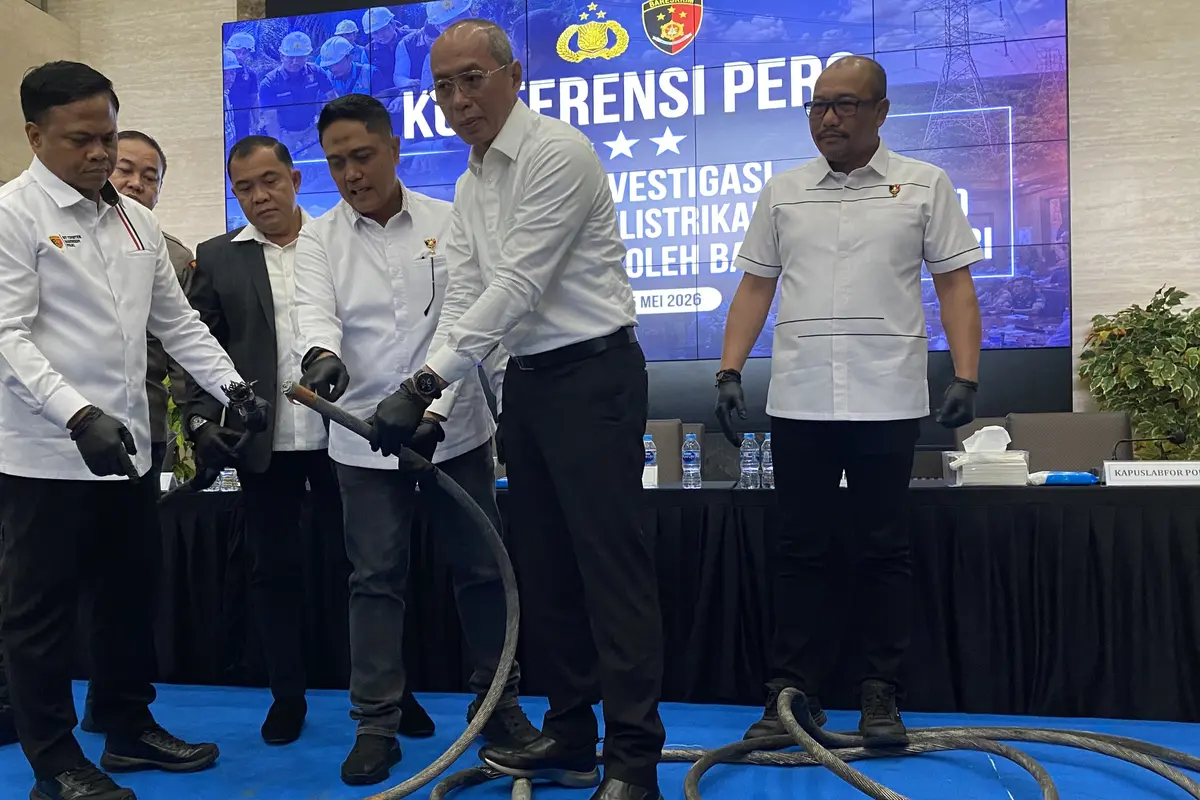 Bareskrim Polri memperlihatkan hasil investigasinya soal kejadian blackout Sumatera beberapa waktu lalu.