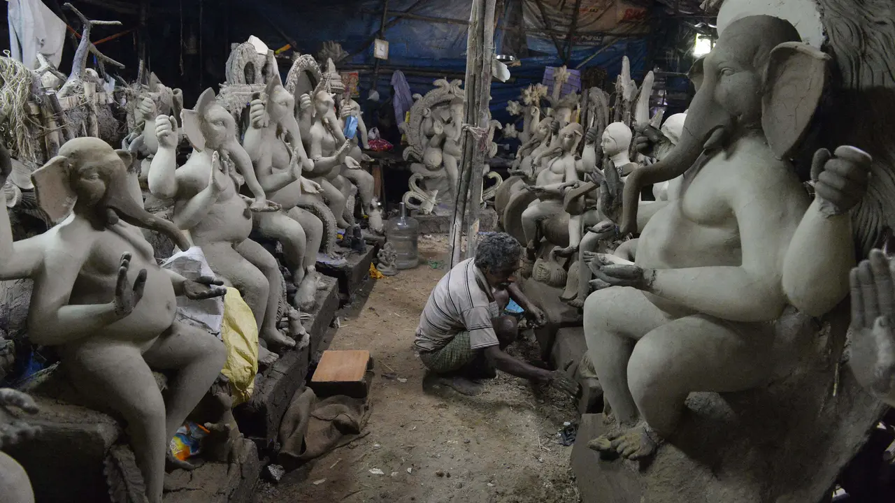 FOTO: Melihat Pembuatan Patung Dewa Ganesha di India