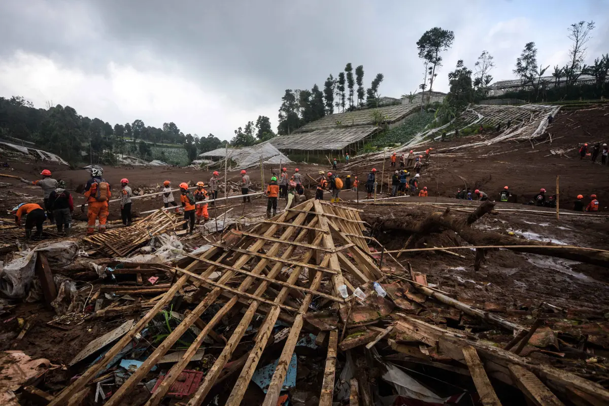 Longsor Cisarua Bandung Barat: Jumlah Korban Tewas Bertambah Jadi 16 Orang, Puluhan Lainnya Masih Hilang