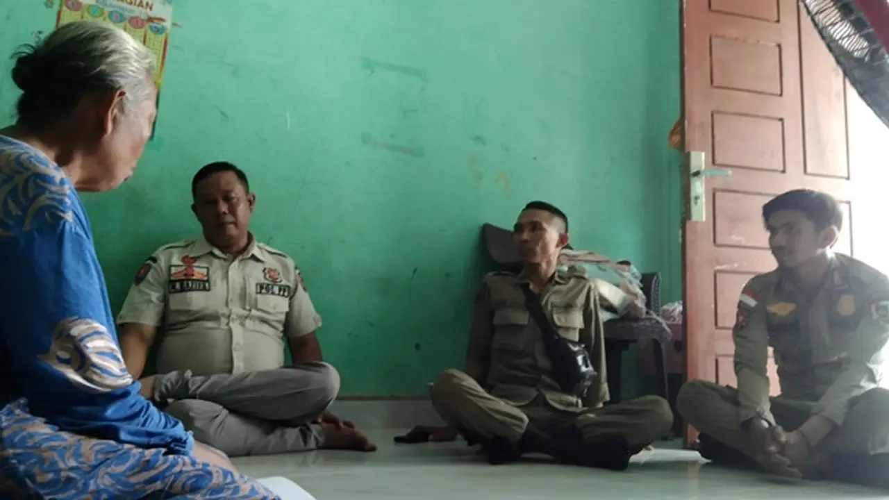 3 oknum Satpol PP Pekanbaru yang mendatangi rumah seorang nenek diduga melakukan pungli.