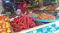 Harga cabai rawit di Pasar Induk Banyuwangi naik 3 kali lipat. (Hermawan Arifianto/Liputan6.com)