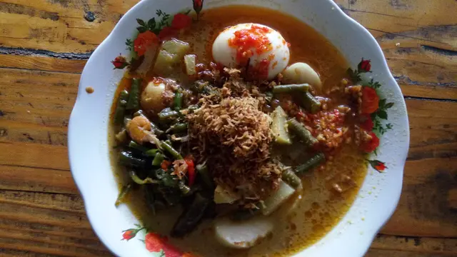 [Bintang] Warung Lontong Medan Ayah Bella Shofie