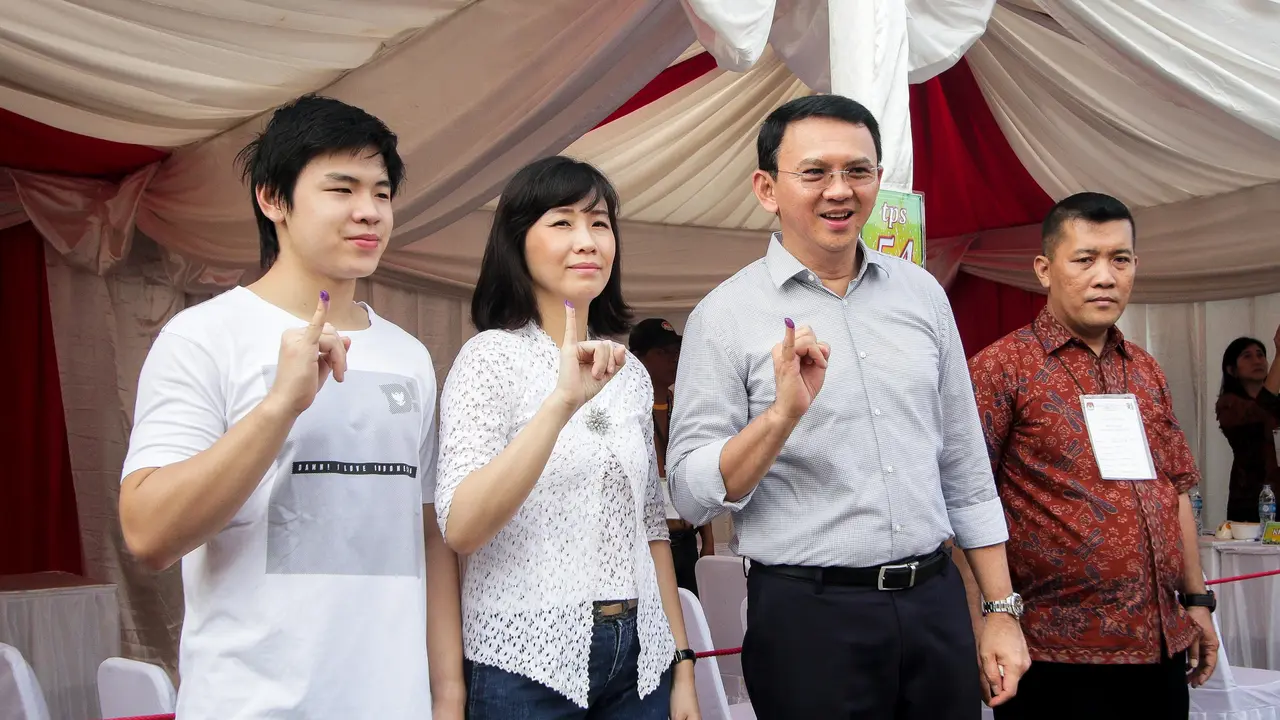 Basuki Tjahaja Purnama atau Ahok dan keluarga usai mencoblos (Liputan6.com/Delvira Hutabarat)