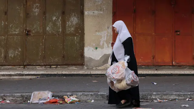 Warga Tinggalkan Gaza