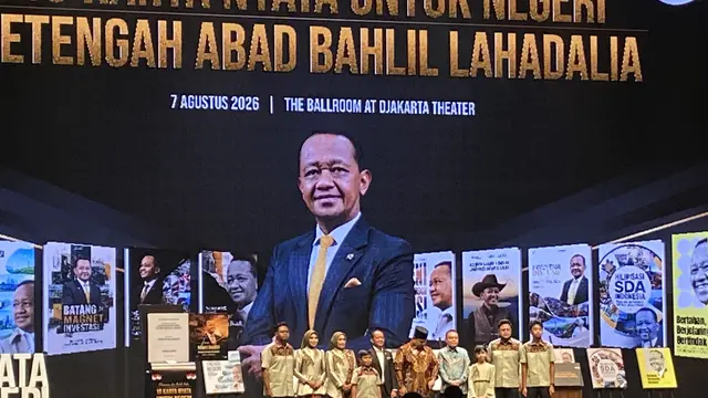 Presiden Prabowo Subianto meresmikan Peluncuran Buku 10 Karya Nyata untuk Negeri Setengah Abad karya Menteri ESDM Bahlil Lahadalia, di Djakarta Theatre, Jumat (7/8/2026). (Liputan6.com/Vira)