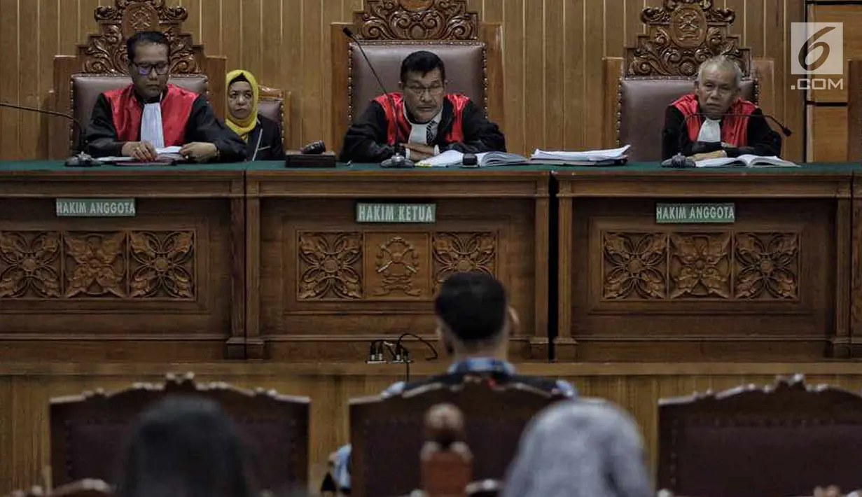 Suasana sidang lanjutan kasus narkoba aktor Tio Pakusadewo di PN Jakarta Selatan, Kamis (28/6). Dalam pledoinya, Tio mengaku kepada majelis hakim bahwa dirinya adalah pecandu selama 10 Tahun belakangan ini. (Liputan6.com/Faizal Fanani)