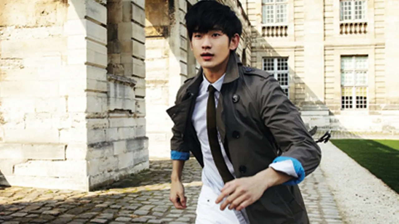 Takut Terancam, Kim Soo Hyun Menyapa Penggemar Hanya 2 Menit