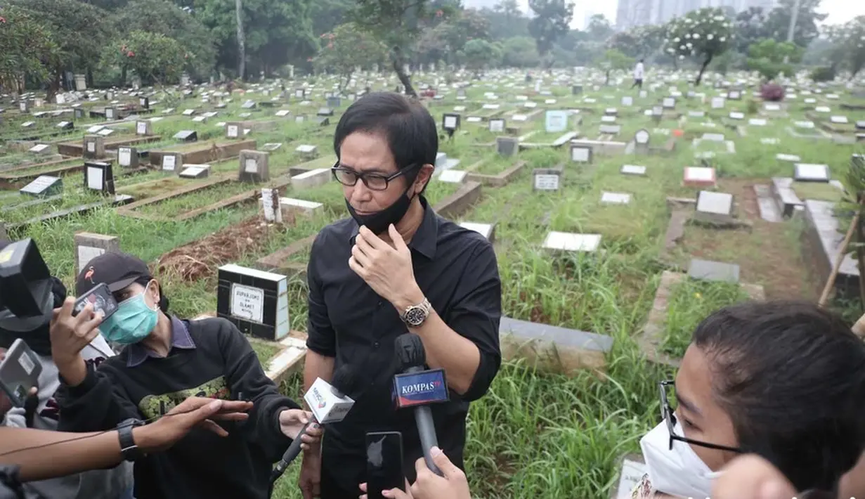 Addie MS pmakaman Oddie Agama (Bayu Herdianto © KapanLagi.com)