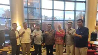 Pasangan Abdusy Syakur Amin- L. Putri Karlina (Santri) yang diusung Golkar, Gerindra, Nasdem, PAN dan PKB segera mendeklarasikan pasangan mereka dalam waktu dekat. (Liputan6.com/Jayadi Supriadin)