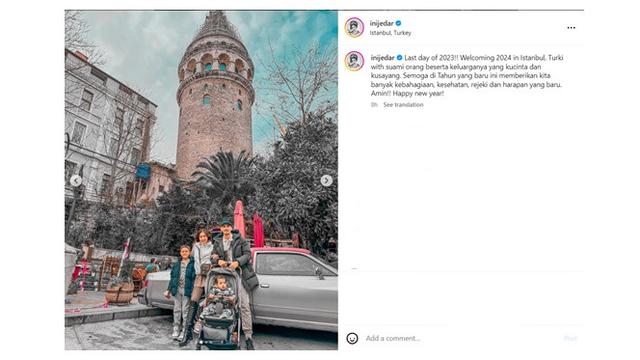 6 Potret Foto Keluarga Artis di Awal Tahun 2024, Tersemat Harapan dan Doa