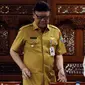 Menteri Perhubungan Budi Karya Sumadi dan Menteri Dalam Negeri Tjahjo Kumolo bersiap mengikuti rapat koordinasi di Kemenhub, Jakarta, Selasa (30/1). Rapat membahas Persiapan Penyelenggaraan Angkutan Lebaran Terpadu Tahun 2018. (Liputan6.com/Johan Tallo)