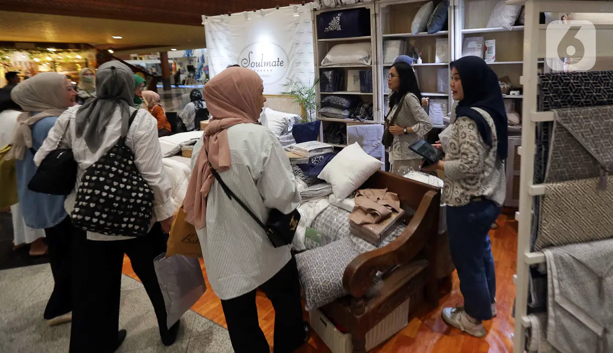 Kategori barang yang ditampilkan selama lima hari pameran, yakni 4–8 Oktober 2023, tetap mengusung material lokal. Misalnya, serat alam, kayu, logam, dan keramik. (Liputan6.com/Faizal Fanani)