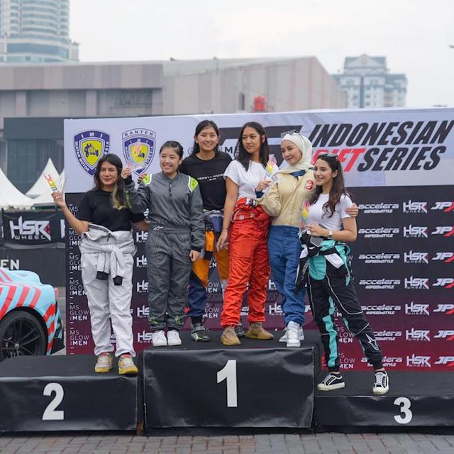 Jadi Impian Sejak Lama, Ini 7 Gaya Selebgram Anindita Hidayat Saat Ngedrift