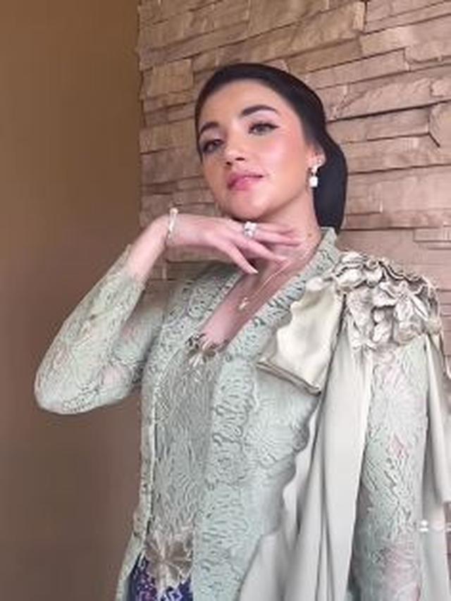 Tsania Marwa mengenakan kebaya (Instagram/tsaniamarwa54)