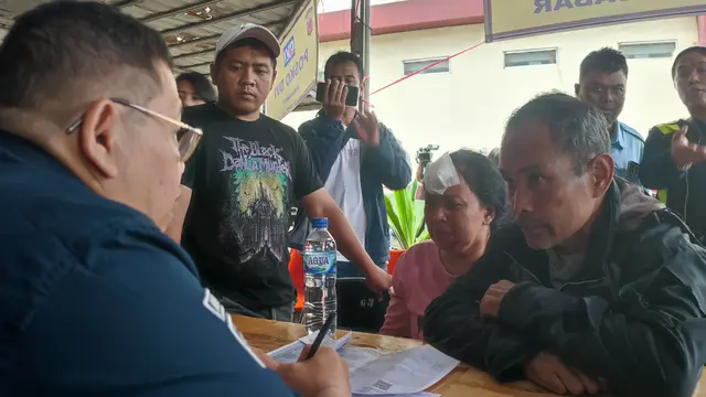 Polisi membuka posko ante mortem di Rumah Sakit Umum Daerah (RSUD) Ciawi, Bogor, untuk keperluan identifikasi korban kecelakaan maut di Gerbang Tol Ciawi.