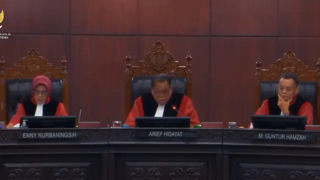 Hakim Konstitusi mendengar gugatan terhadap UU tentang Peradilan Militer ke MK.