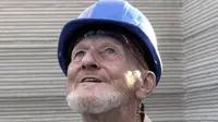 Tim Shea, tunawisma berusia 70 tahun diklaim jadi orang pertama yang tinggal di rumah cetak 3D. Dok: Icon