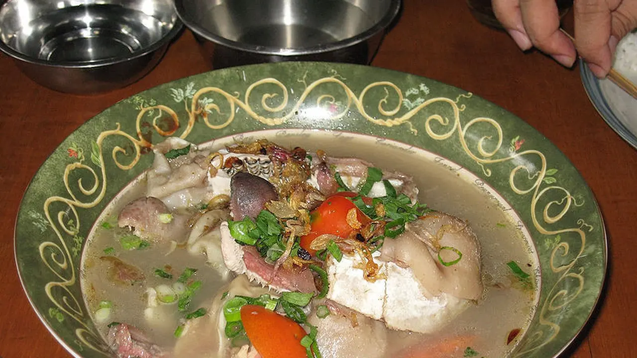 Sepiring sop kepala kambing