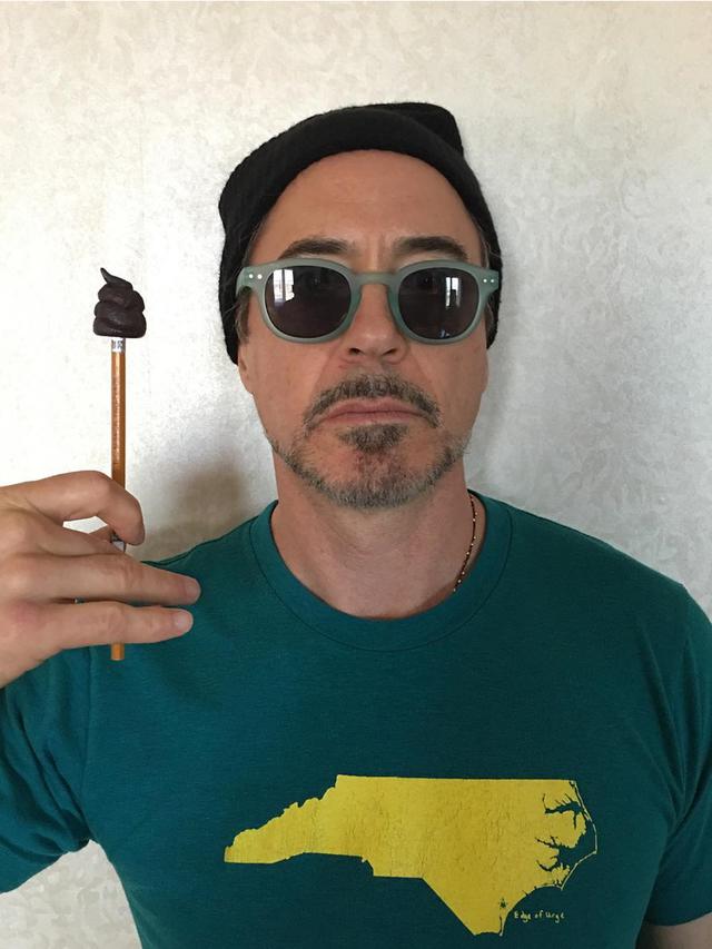 FOTO: Gaya Kocak dan Santai Robert Downey Jr. Si Pemeran Iron Man