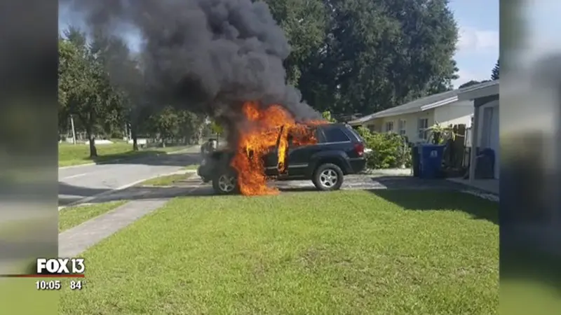 Jeep terbakar