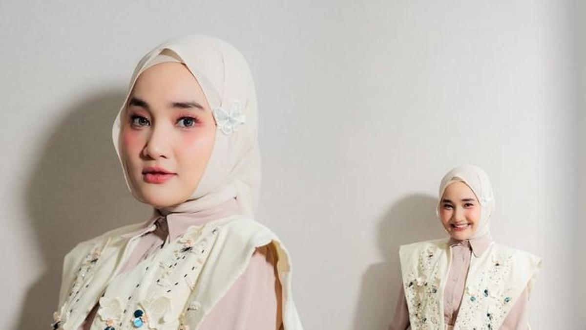 Elegan dengan Outfit Warna Pastel, 6 Potret Terbaru Fatin Shidqia dengan Makeup Korean Look