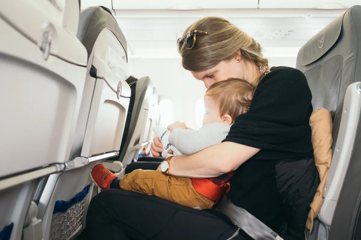 Japan Airlines Tambahkan Simbol Bayi pada Kursi Penumpang yang Membawa Anak