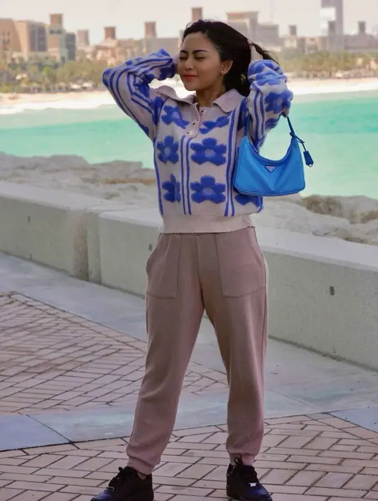 (Instagram/rachelvennya)