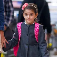 Suri Cruise adalah putri dari  seorang aktor ternama, Tom Cruise. Putri pasangan Tom Cruise dan Katie Holmes menjadi pusat perhatian publik karena penampilannya yang modis layaknya seperti gadis remaja. (viainstagram@suricruise/Bintang.com)