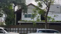 Rumah mantan Sekretaris Mahkamah Agung Nurhadi di Hang Lekir, Jakarta, Selasa (18/2/2020). (Liputan6.com/Nanda Perdana Putra)