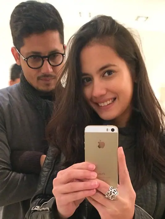 Disaat sedang bersama, Pevita dan Keenan sering menghabiskan waktu untuk jalan-jalan, mengobrol dan foto selfie. (Via Instagram/@pevpearce)