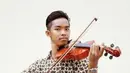 Komika kelahiran 1985 ini sejak dulu selalu tampil sederhana dan apa adanya. Dodit Mulyanto pernah menekuni profesi sebagai guru musik di SD dan SMP Katolik Santa Clara, Surabaya. (Liputan6.com/IG/@dodit_mul)