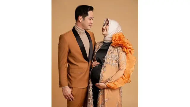 6 Potret Maternity Shoot Chaca Thakya dan Ricky Perdana, Tampil Elegan