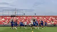 Suasana sesi official training Semen Padang di Stadion Dipta pada Jumat sore (23/1/2026) jelang menghadapi Bali United dalam lanjutan pekan ke-18 BRI Super League 2025/2026. (Bola.com/Alit Binawan)