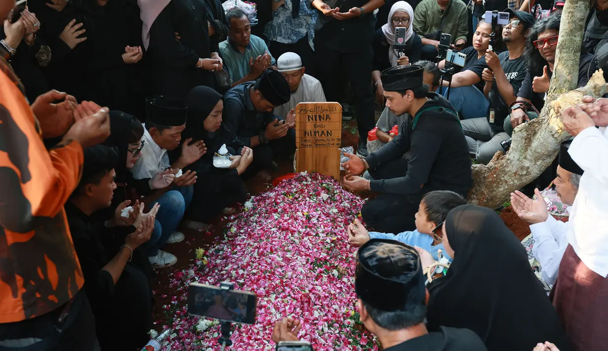 Kepergian Mpok Alpa meninggalkan luka mendalam bagi keluarga dan para sahabat. (KapanLagi.com/Budy Santoso)