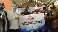 Bapak Imam Sudjarwo Selaku Ketua Umum YPP Menyerahkan Langsung Bantuan Berupa 2.000 Paket Sembako dan 14.000 Masker Kain Kepada Paguyuban Jawa Tengah yang berada di Jakarta