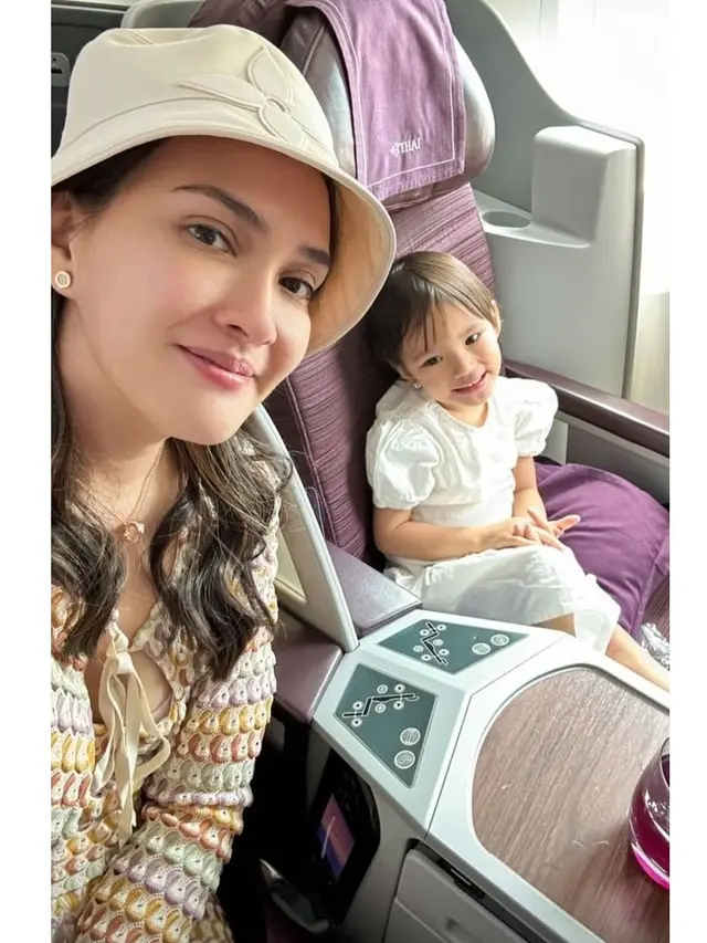 6 Potret Shandy Aulia Liburan di Thailand Berdua dengan Claire, Seru Banget