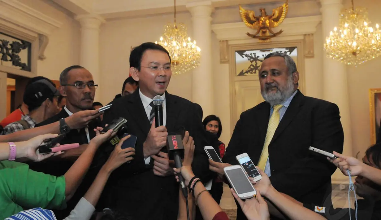 Ahok memberi keterangan kepada wartawan usai penandatanganan MoU engan Ketua Otoritas Pemadam Kebakaran Fiji di Balai Kota Jakarta, (22/9/14). (Liputan6.com/Herman Zakharia)  