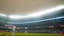 New York Yankees menghadapi Chicago White Sox pada Selasa malam di Stadion Yankee yang diselimuti kabut asap tebal berwarna kuning, namun pertandingan hari Rabu ditunda karena kualitas udara yang berbahaya. (AP Photo/Frank Franklin II)