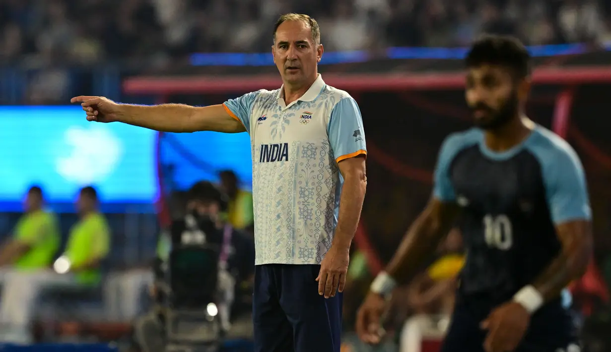 Pelatih asal Kroasia, Igor Stimac (kiri) telah mengarsiteki Timnas India sejak 2019 setelah sebelumnya sempat menangani Timnas Kroasia pada 2012-2013. Bersama Timnas India, Stimac meraih dua kali gelar juara Piala SAFF, yakni pada 2021 dan 2023. Ini yang membuatnya percaya diri tampil di Piala Asia 2023. (AFP/Ishara S Kodikara)