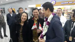Keceriaan terlihat pada acara penyambutan kedatangan Ro Haryanto di Bandar Udara Internasional Pudong Shanghai, Selasa (12/4/2016) WIB. (Bola.com/Rio Haryanto Media)