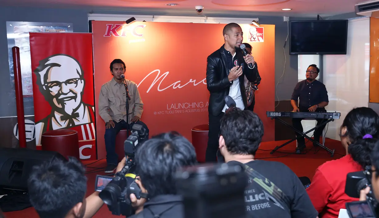 Berbeda dengan versi Ordinary World milik Duran Duran, Marcell mengemas apik lagu tersebut sesuai dengan musikalitasnya. (Galih W. Satria/Bintang.com)