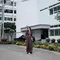 Melly Lee Sampai di Korea Selatan, Pamer Potret di Depan KBRI Seoul