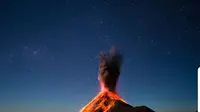 Letusan gunung berapi Fuego di Guatemala pada 2018 telah menewaskan sedikitnya 215 orang dan menyebabkan ratusan lainnya hilang. (Dok. Diamond TV Zambia via Facebook)